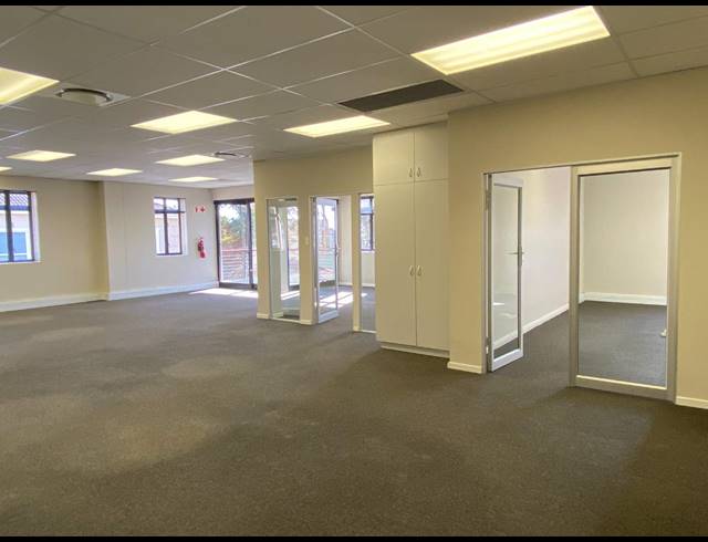 234M² OFFICE TO LET IN WESTLAKE